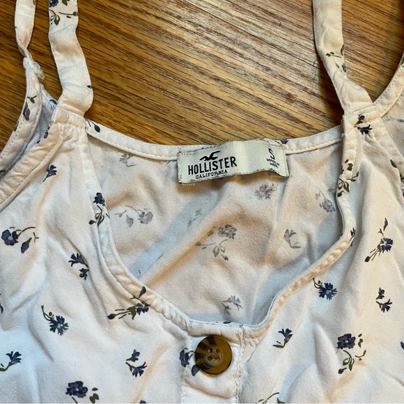 Hollister white mock button down floral print crop top size small - Picture 2 of 4